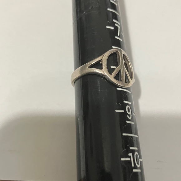 Vintage Sterling Silver Peace Sign Ring - Picture 3 of 9